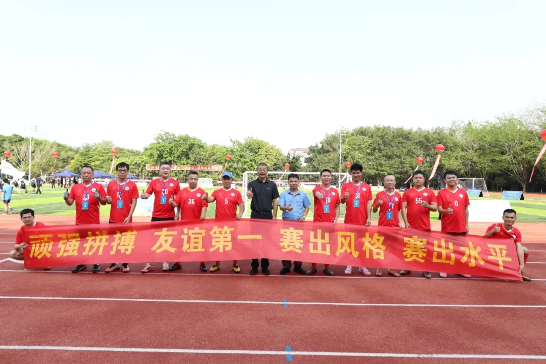 云顶集团足球队出战海南“国资杯”暨第七届昌江“芒果杯”足球赛3.webp.jpg