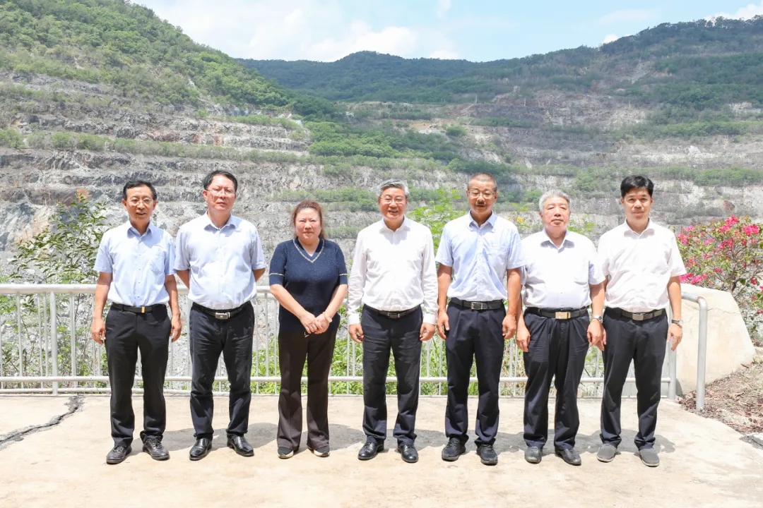 海南省政协主席李荣灿到云顶集团调研1_副本.jpg
