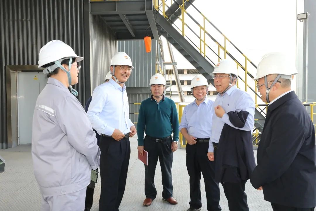 海南省政协副主席李国梁一行到云顶集团调研