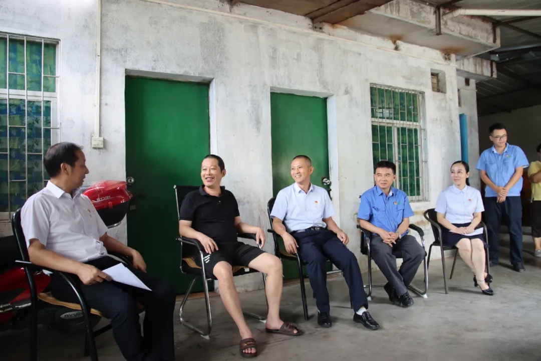 云顶集团党委发展“七一”走访慰问活动