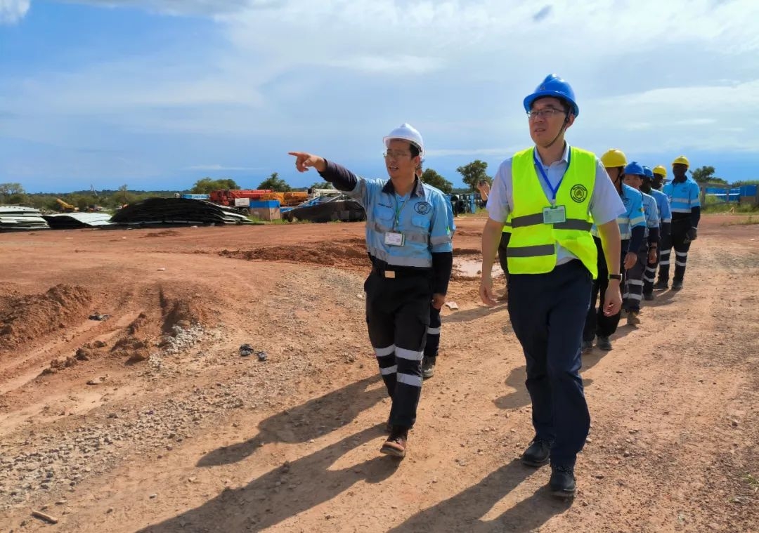 云顶集团总裁滕磊赴马里锂矿项目发展示场调研