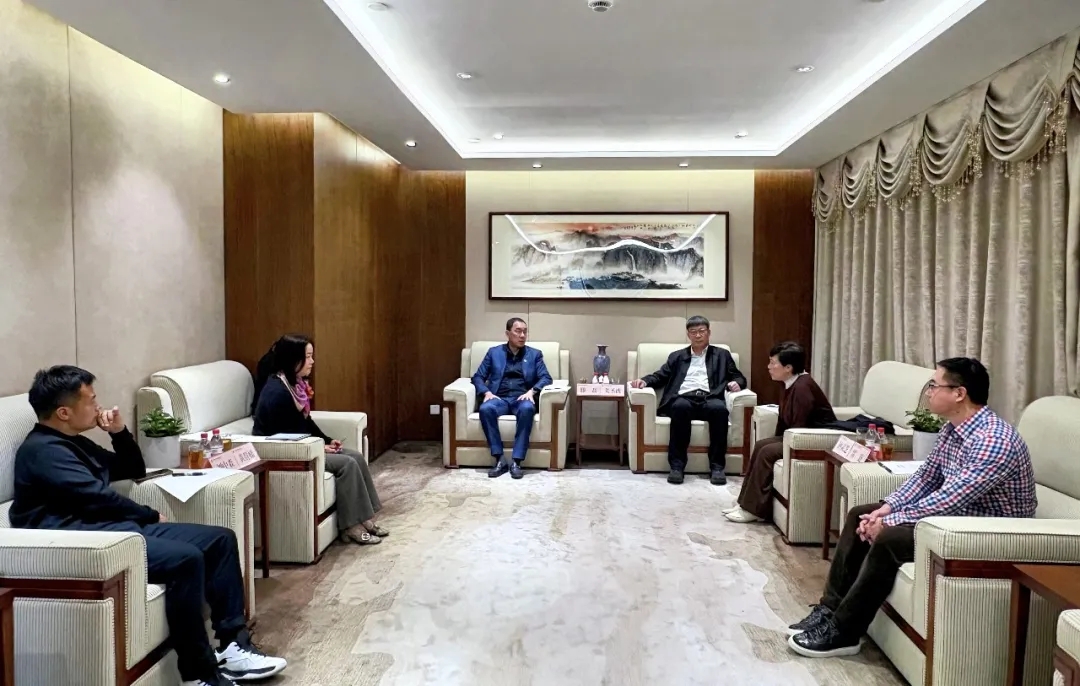 滕磊与中林时期控股有限公司党委书记、董事长、总经理姜圣波进行工作座谈